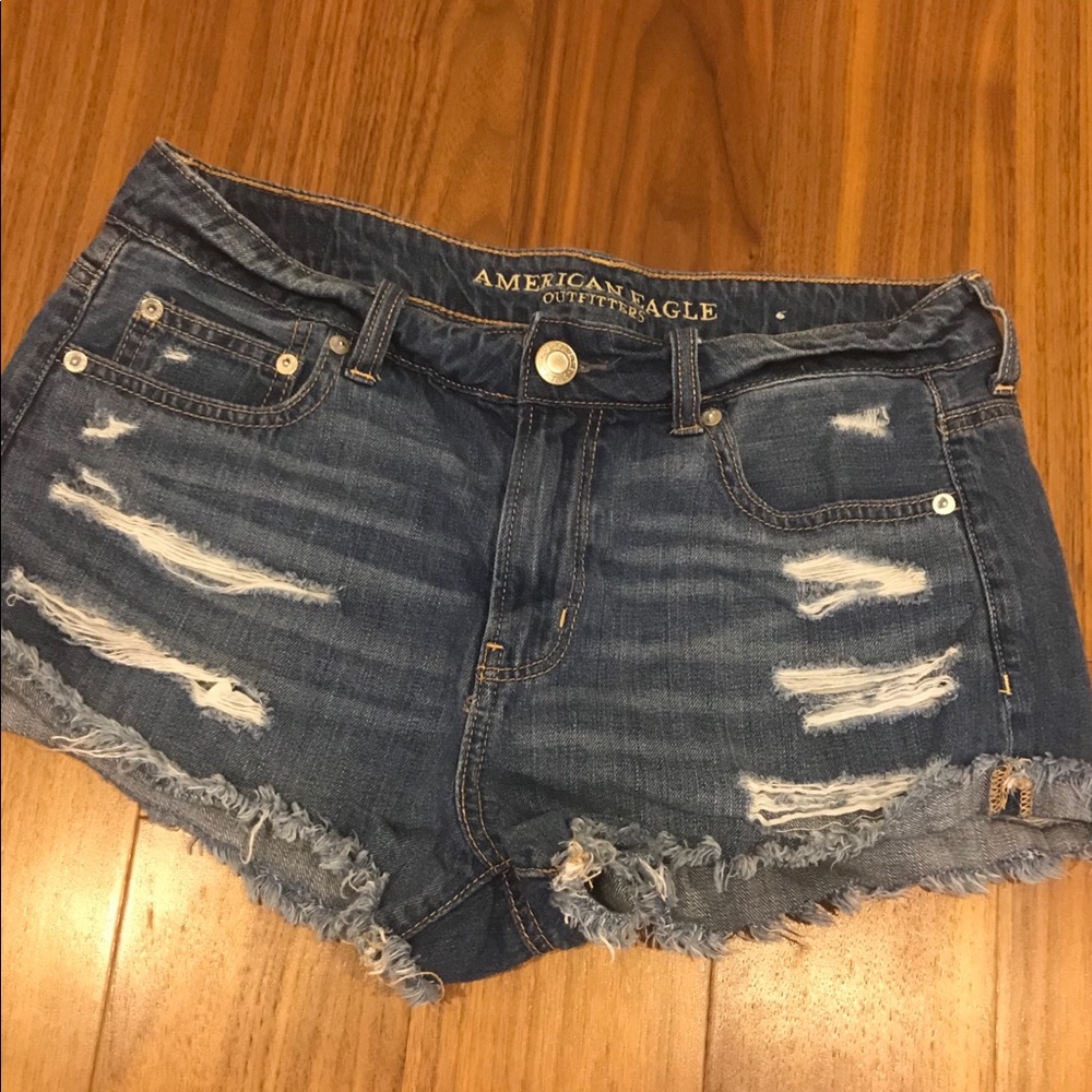 Woman’s American eagle shorts